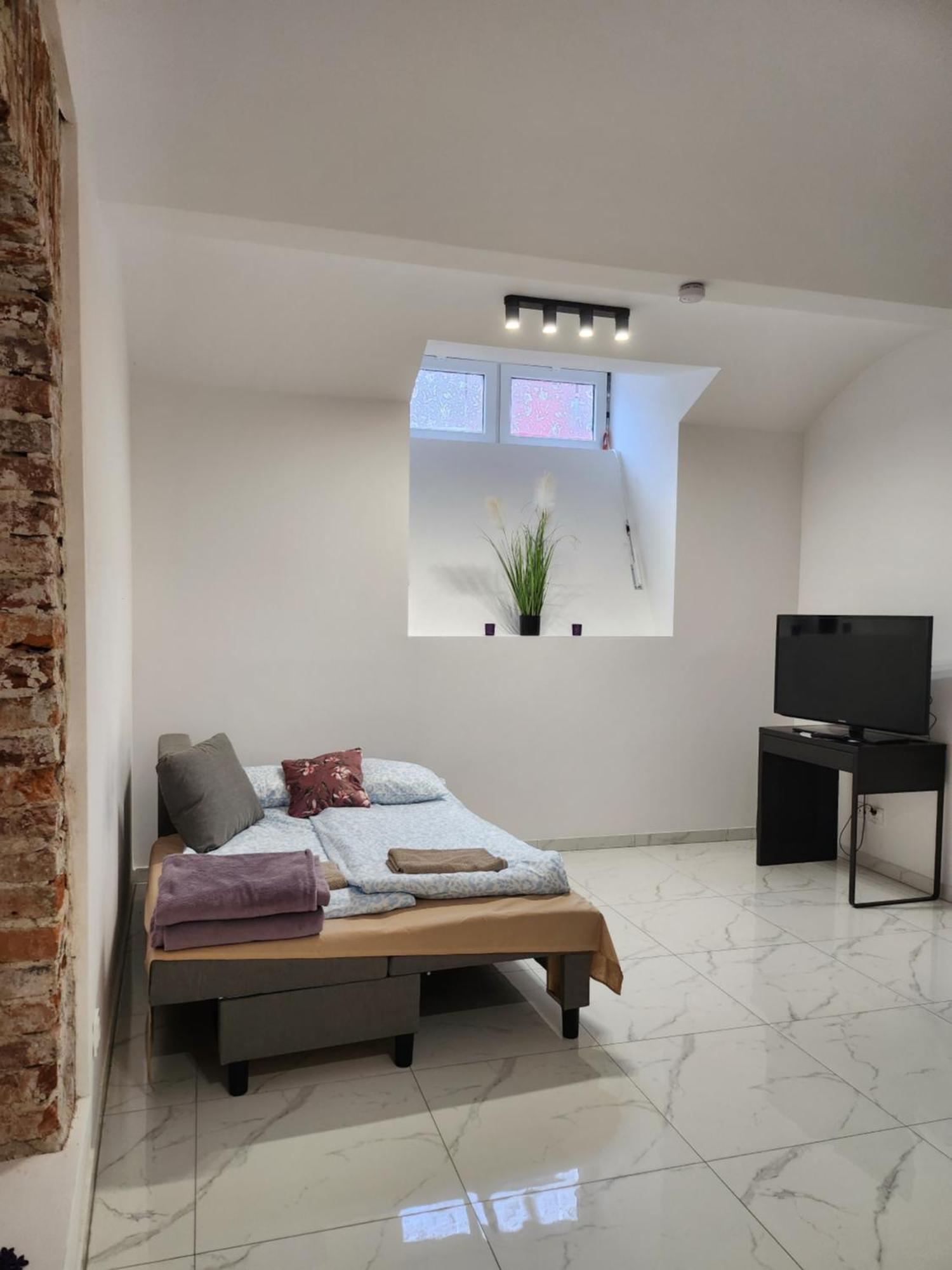 23 - Ghetto Heroes Square Apartment *