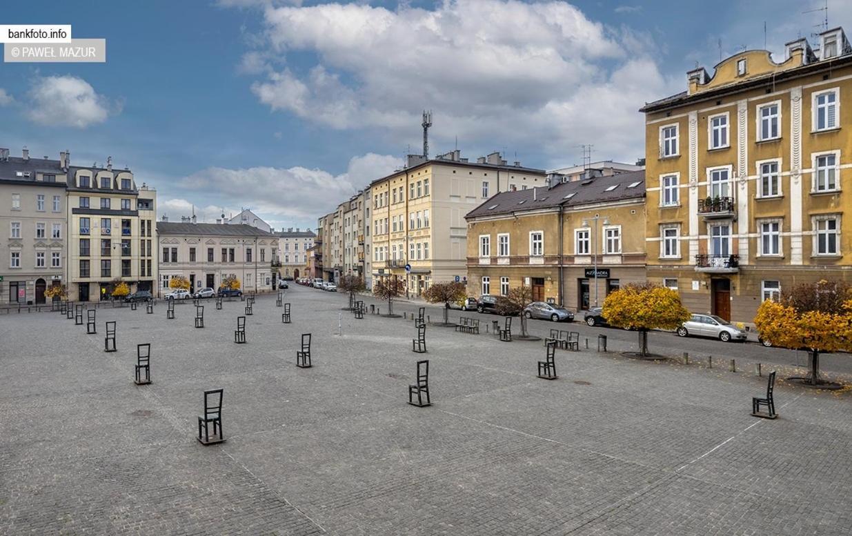 23 - Ghetto Heroes Square Apartment